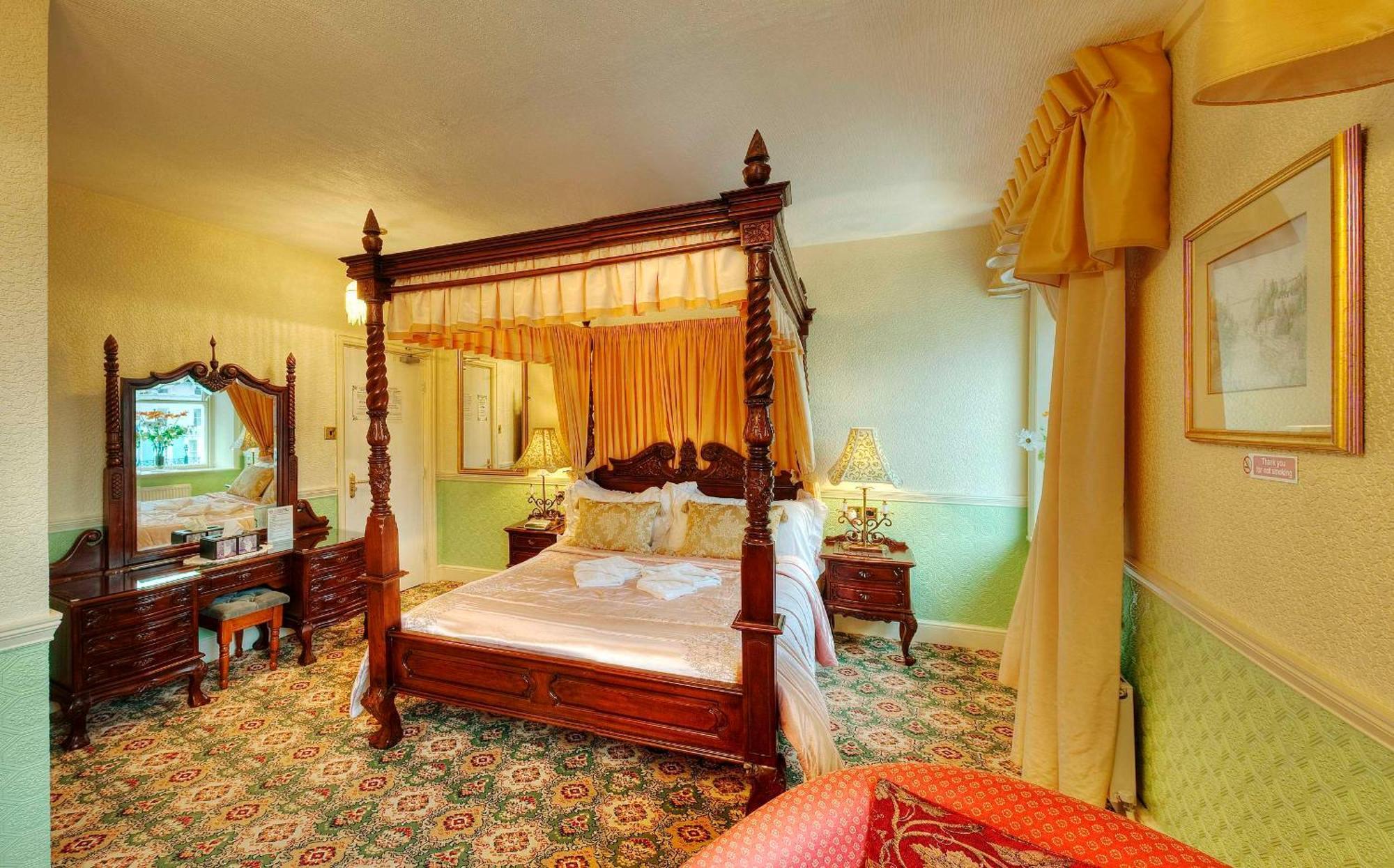 Bed and Breakfast The Cumberland Лландидно Экстерьер фото