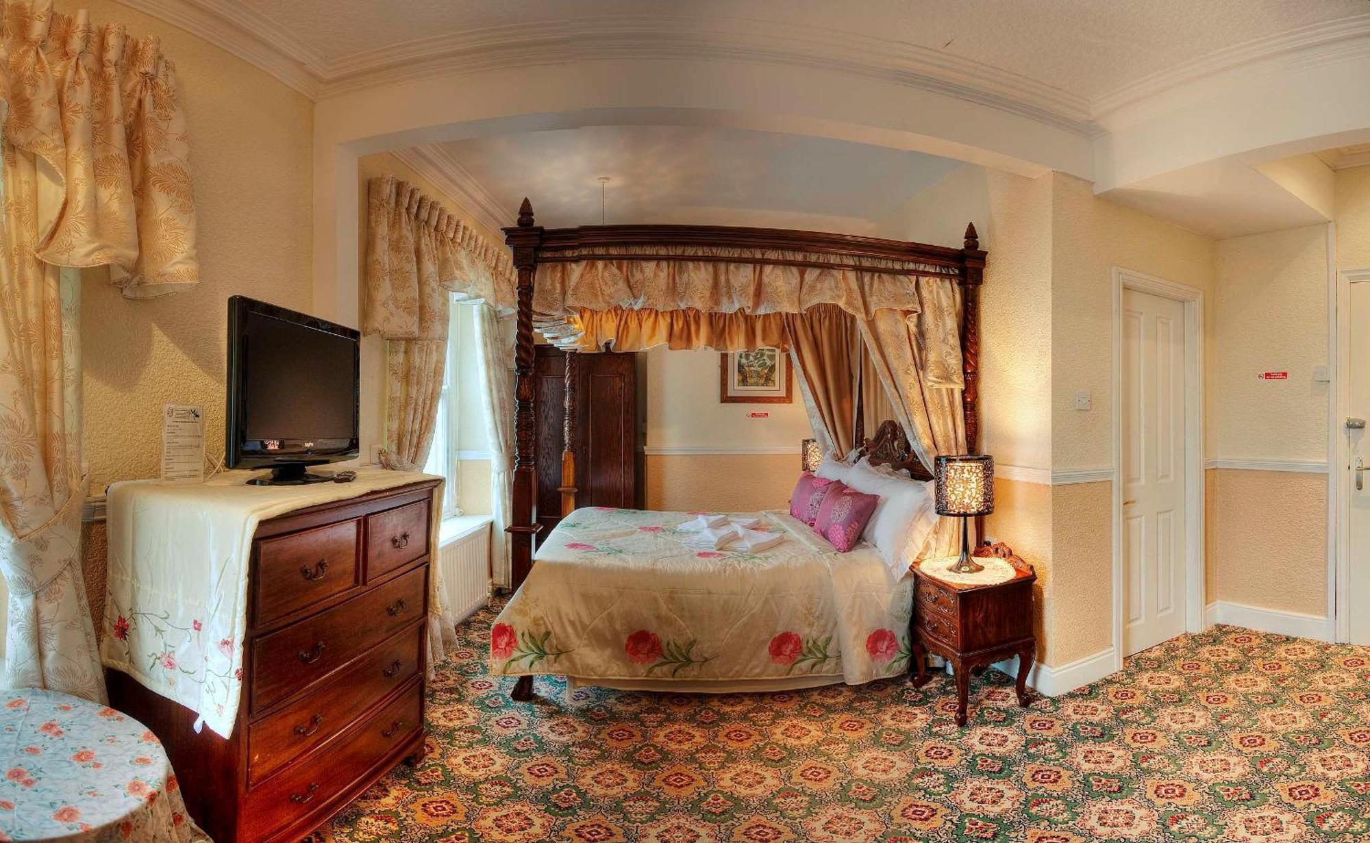 Bed and Breakfast The Cumberland Лландидно Экстерьер фото