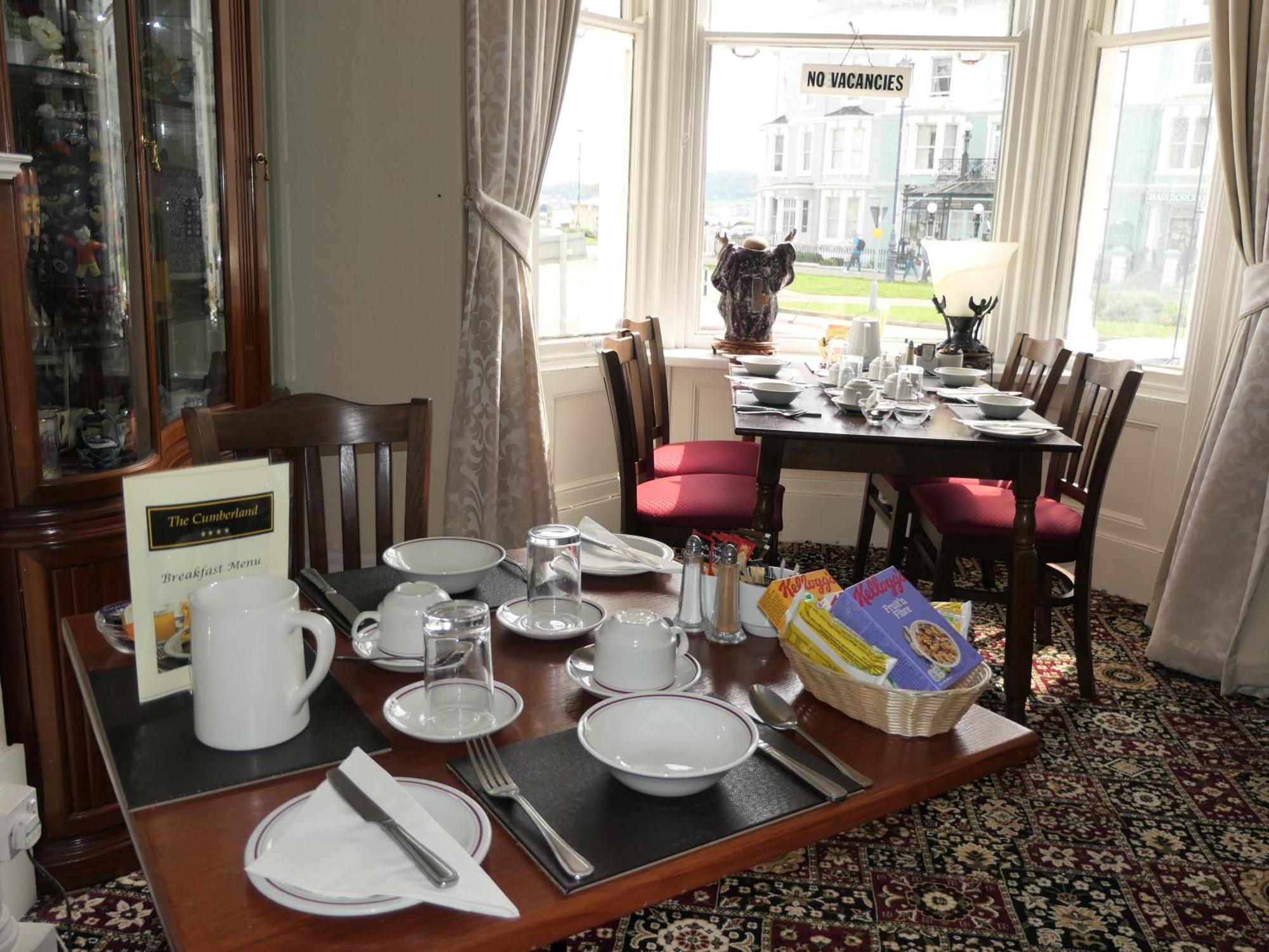 Bed and Breakfast The Cumberland Лландидно Экстерьер фото