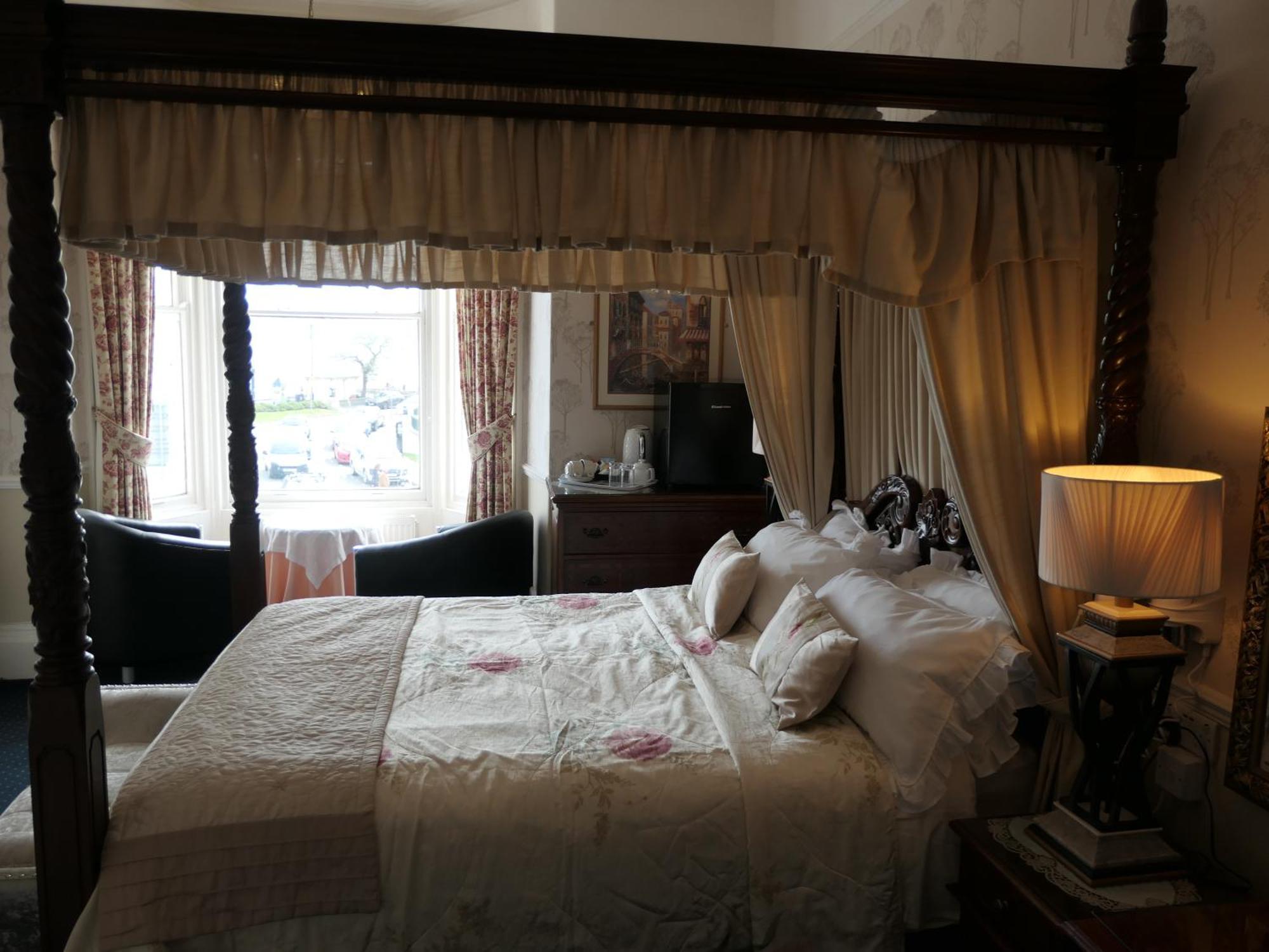 Bed and Breakfast The Cumberland Лландидно Экстерьер фото