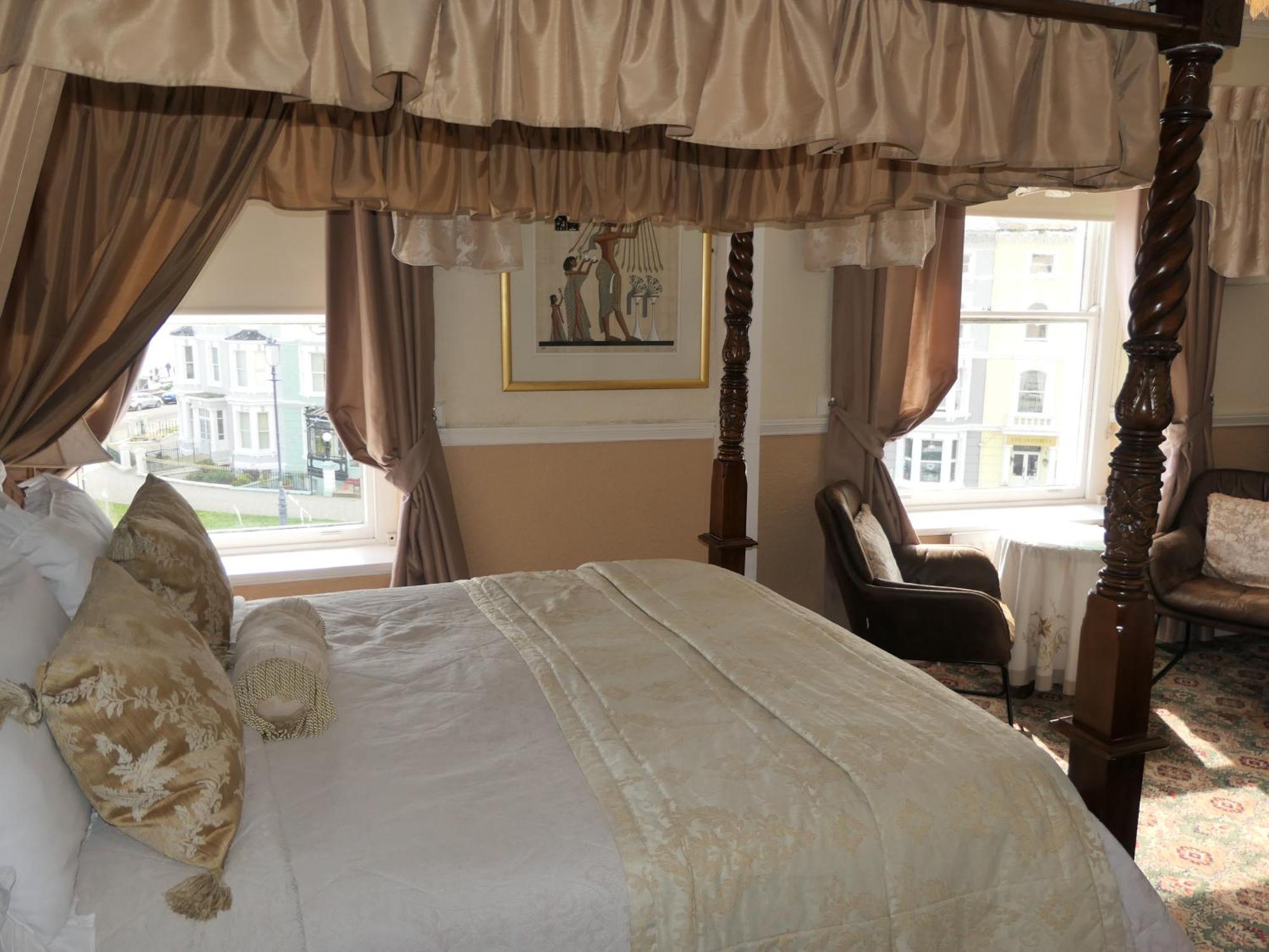 Bed and Breakfast The Cumberland Лландидно Экстерьер фото