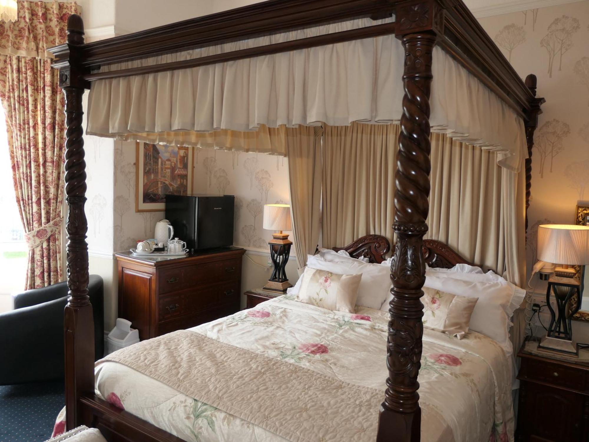 Bed and Breakfast The Cumberland Лландидно Экстерьер фото